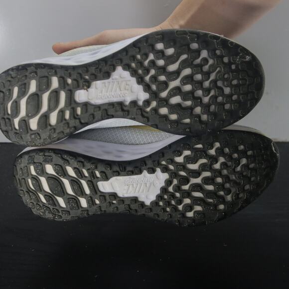 Nike Revolution 6 NN Youth Sz 4Boys 007525 White Blue Running Athletic Sneakers - Picture 7 of 10